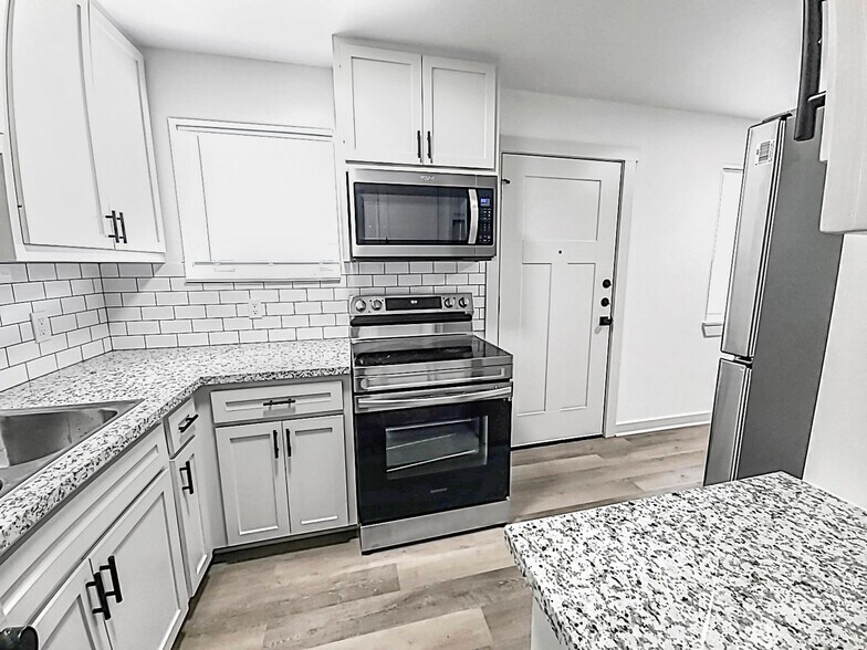 More Photos Of 2020 Cottonwood St, Beaumont Apartments For Sale