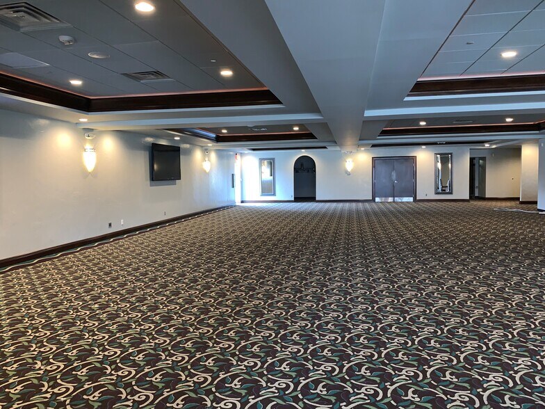 More Photos Of 4733 Hills And Dales Rd NW, Canton General Retail For Sale