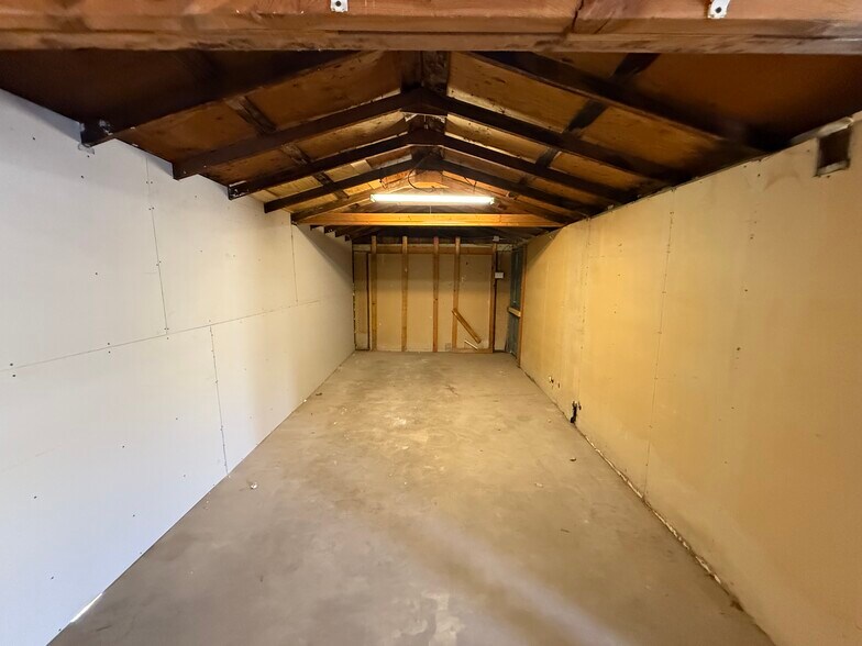 More Photos Of 219 W Mahoney Ave, Mesa Service For Lease