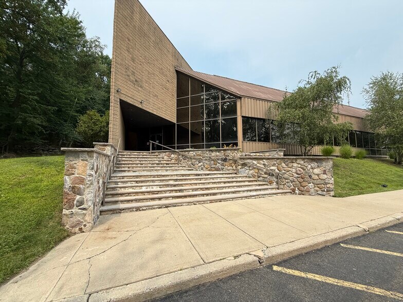 Primary Photo Of 500 Corporate Dr, Mahwah Light Manufacturing For Sale