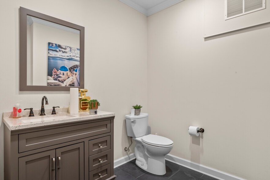More Photos Of 104 Loudoun St SW, Leesburg Storefront Retail Office For Sale