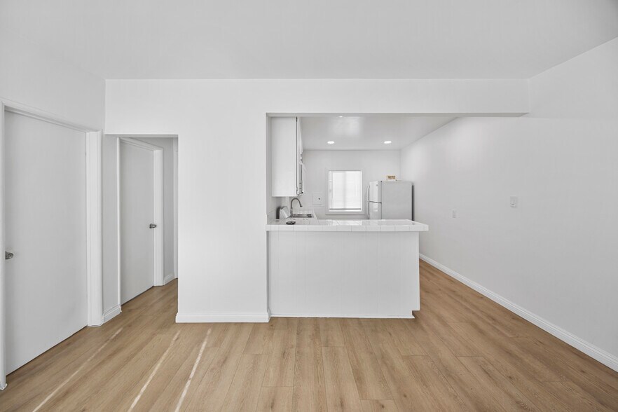 More Photos Of 1826-1828 12th St, Manhattan Beach Apartments For Sale