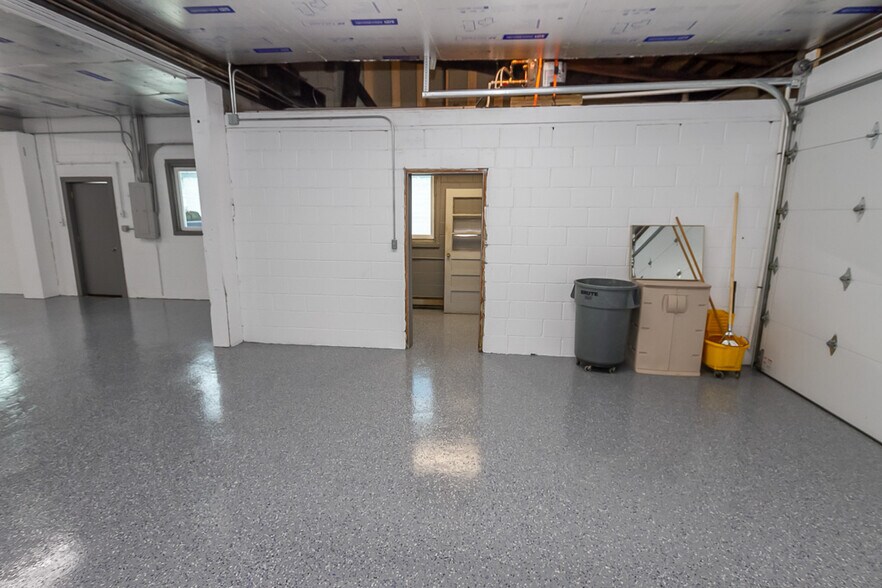 More Photos Of 925 Virginia St, Shelbyville Warehouse For Lease