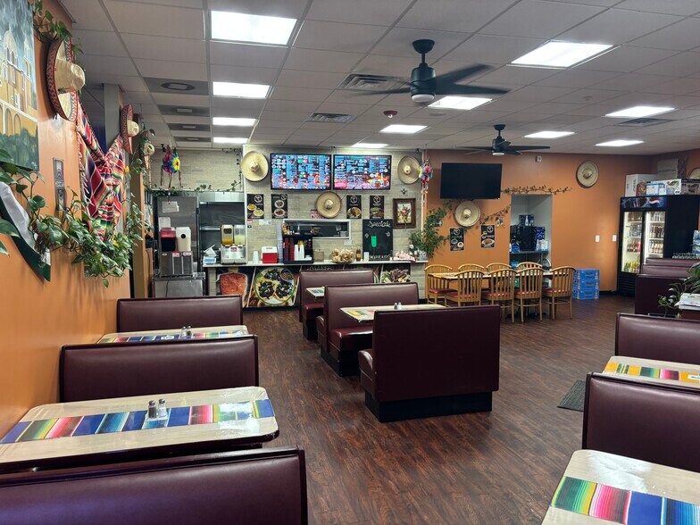 More Photos Of 410 E South St, Plano Convenience Store For Sale