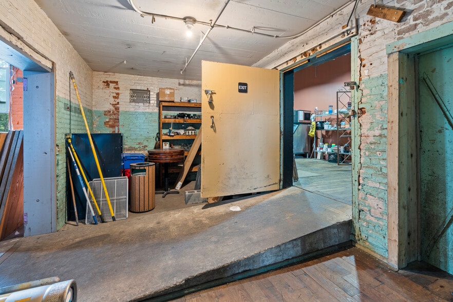 More Photos Of 500 Bridge St, Weissport Restaurant For Sale