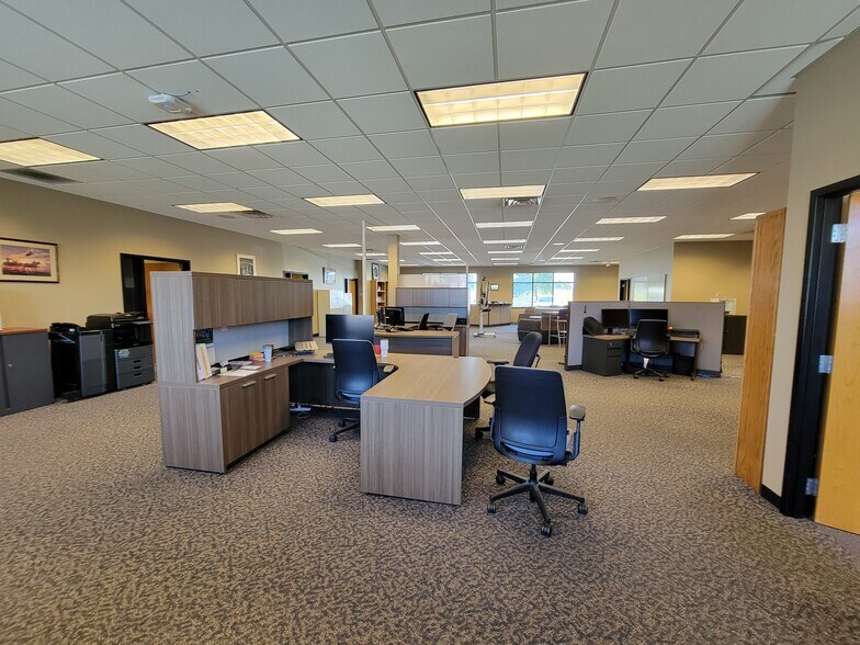 More Photos Of 5120 S Solberg Ave, Sioux Falls Office For Sale
