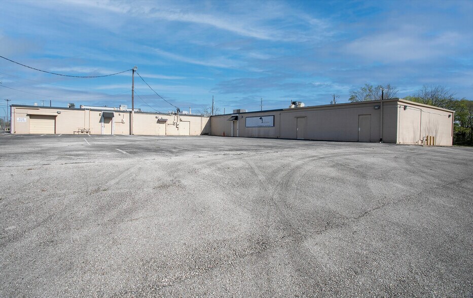 More Photos Of 415 Beckham Ave, Tyler Storefront For Sale