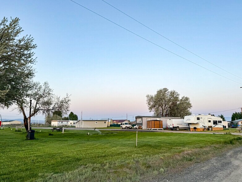 More Photos Of 87275 County Hwy 9-28, Christmas Valley Hotel For Sale