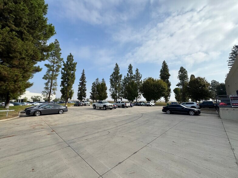 More Photos Of 3700 Pegasus Dr, Bakersfield Warehouse For Lease