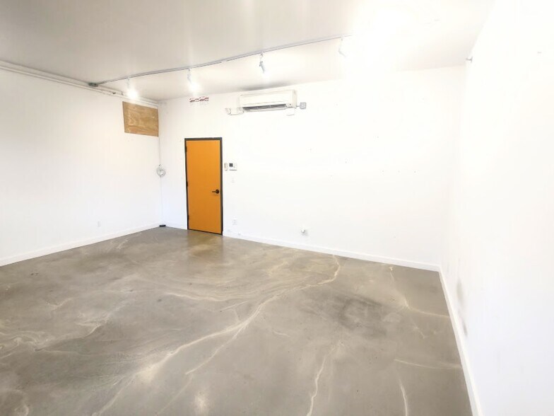 More Photos Of 1-11 Gem St, Brooklyn Office For Lease