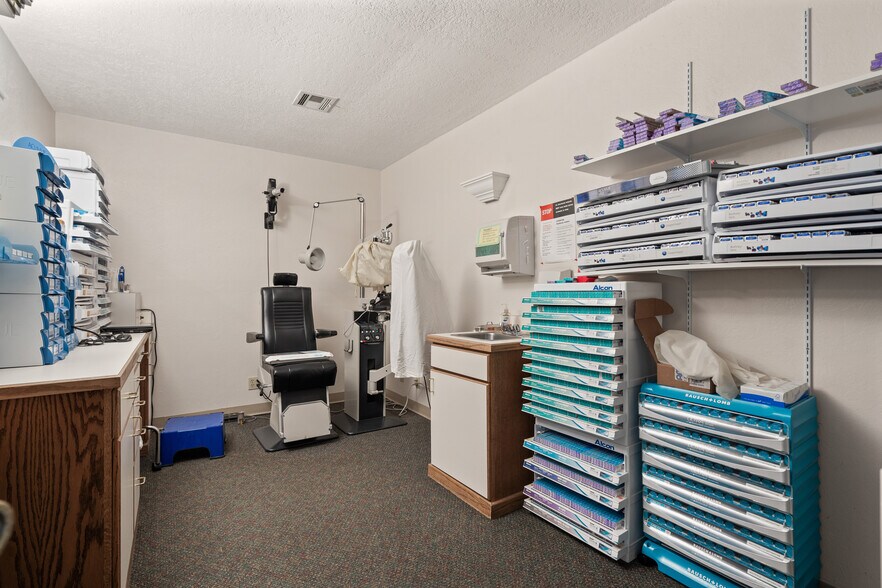 More Photos Of 715 12th Ave NW, Ardmore Medical For Sale