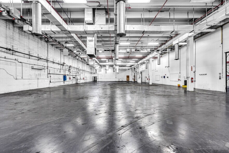 More Photos Of 12800 NW 38th Ave, Opa Locka Warehouse For Lease