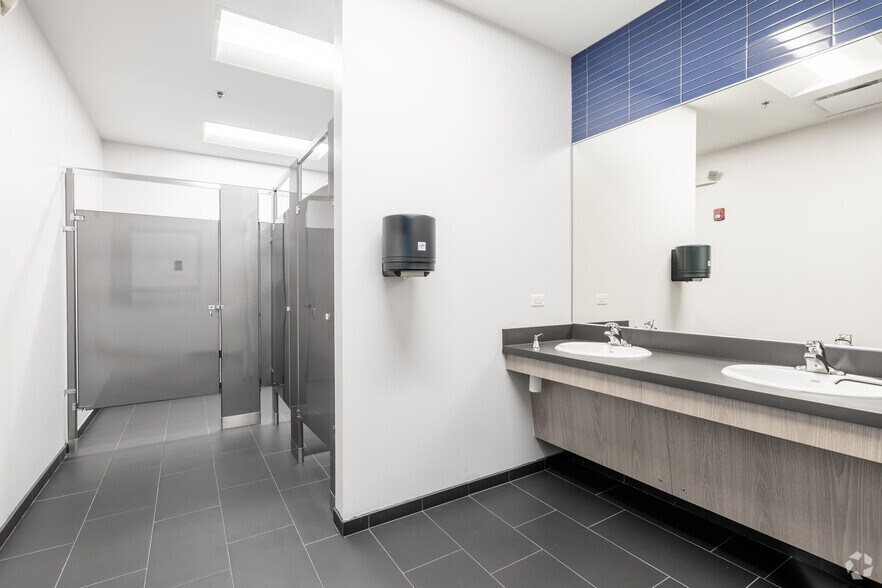 More Photos Of 198 Commercial Blvd, Blakeslee Warehouse For Lease