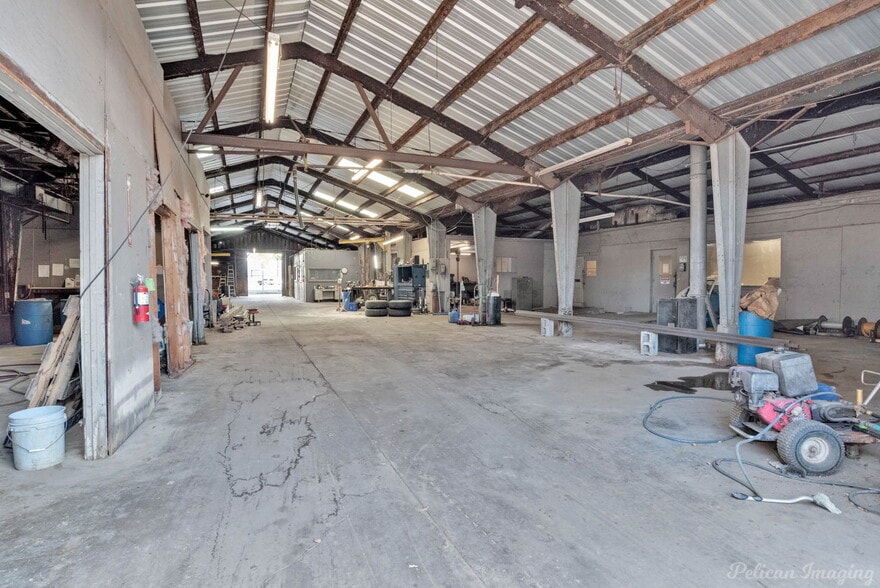 More Photos Of 250 Montgomery St, Shreveport Warehouse For Sale