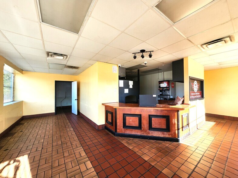 More Photos Of 3401 Veterans Pky, Columbus Freestanding For Sale