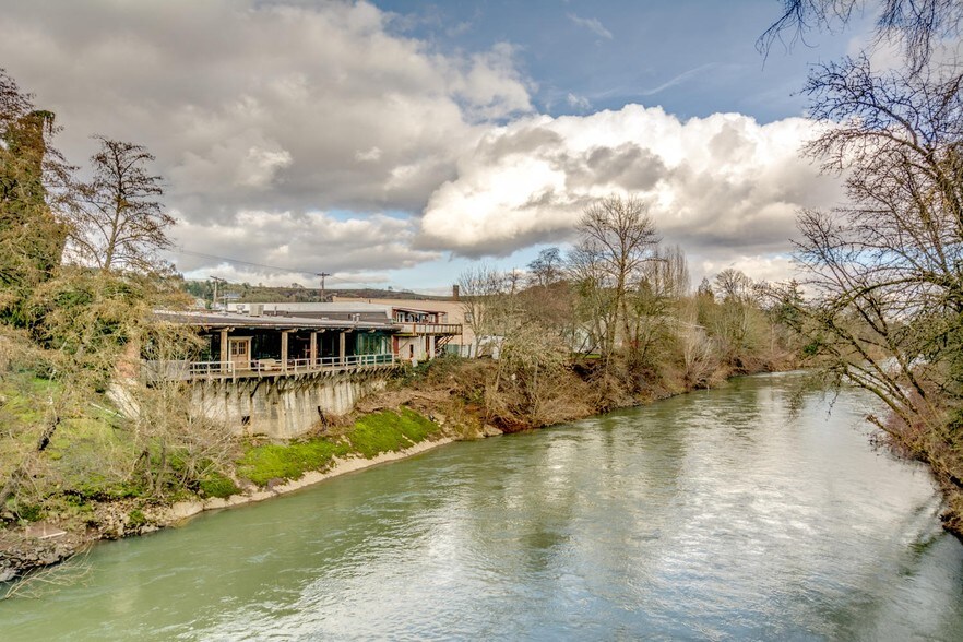 More Photos Of 124 E Main St, Sheridan Storefront For Sale