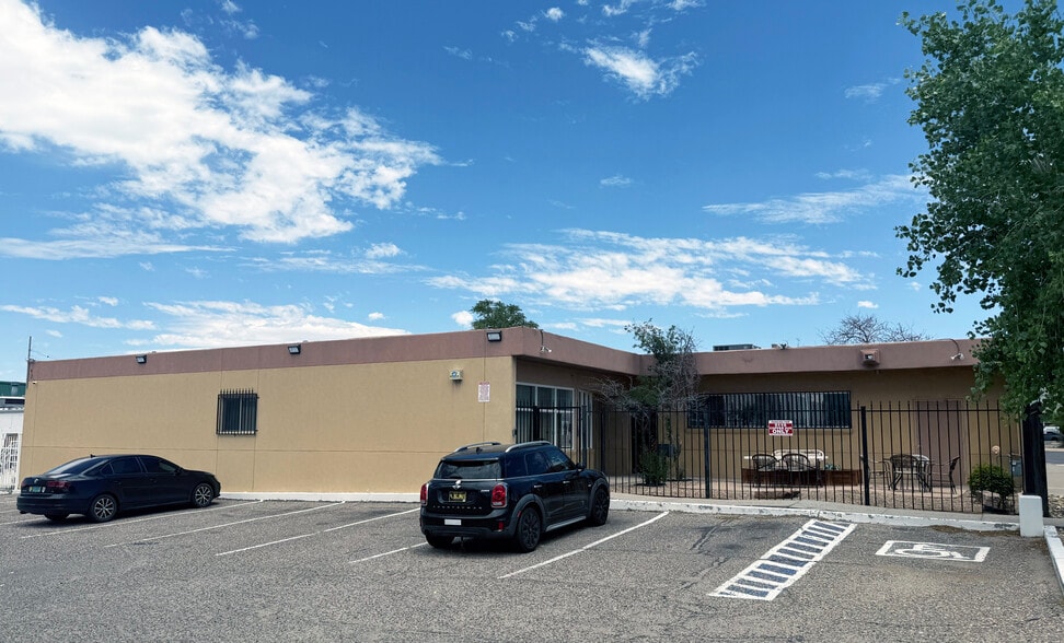 More Photos Of 5115 Copper Ave NE, Albuquerque Office For Lease