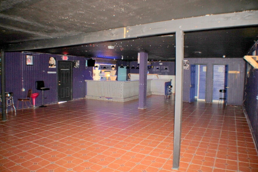 More Photos Of 3907 1/2 Canal St, Houston Bar For Lease