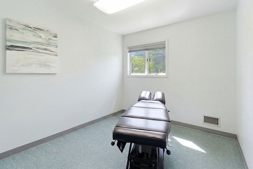 More Photos Of 801 Hughes Dr, Hamilton Office Residential For Sale