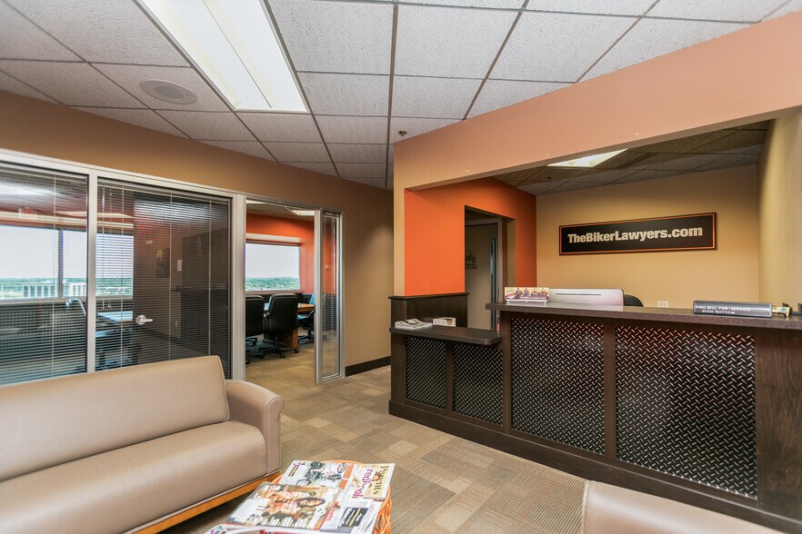 More Photos Of 425 2nd St SE, Cedar Rapids Office For Sale