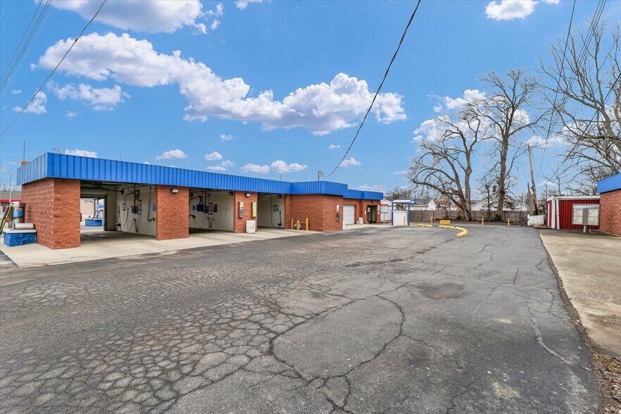 More Photos Of 110 W Lincoln Ave, Charleston Carwash For Sale