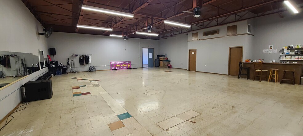 More Photos Of 5520 Military Pky, Dallas Industrial For Sale
