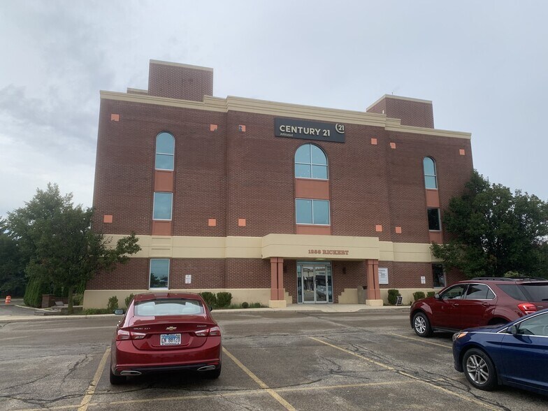 More Photos Of 1288 Rickert Dr, Naperville Medical For Lease