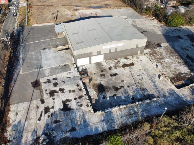 More Photos Of 217 S Holman St, Durham Contractor Storage Yard For Lease