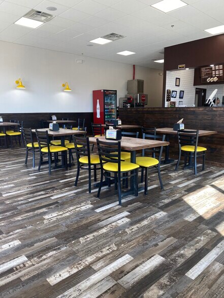 More Photos Of 2890 Little Neck Rd, Bloomingdale Restaurant For Lease