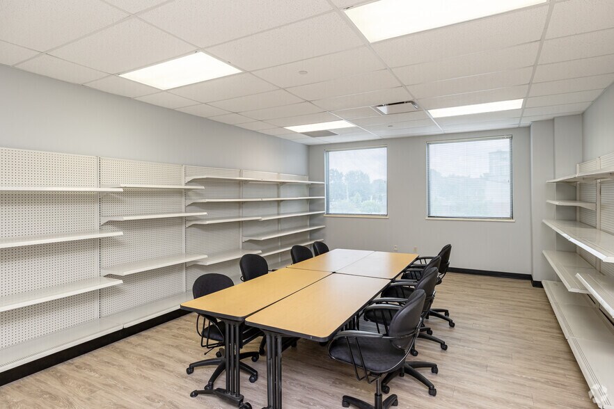 More Photos Of 1116 S Walton Blvd, Bentonville Office For Lease