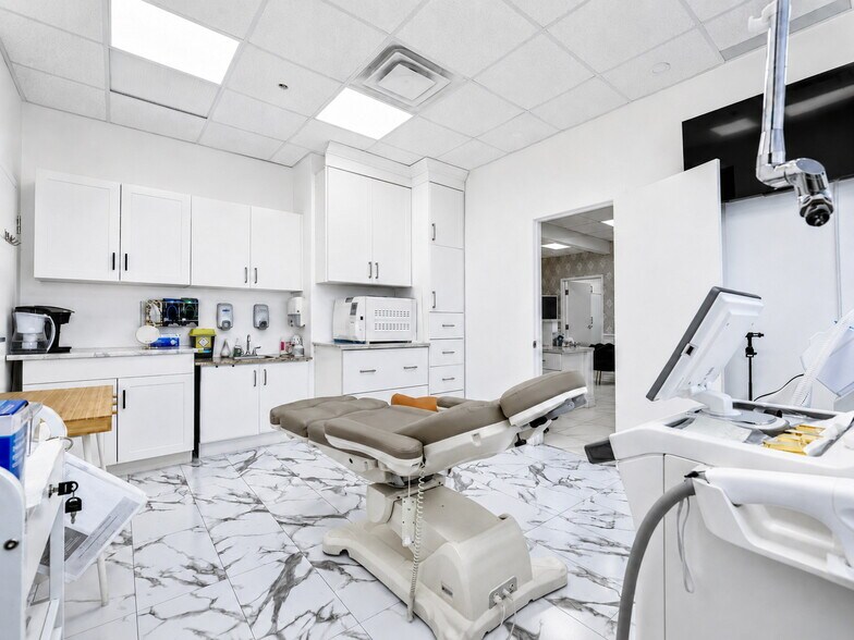 More Photos Of 1650 Elgin Mills Rd E, Richmond Hill Medical For Sale