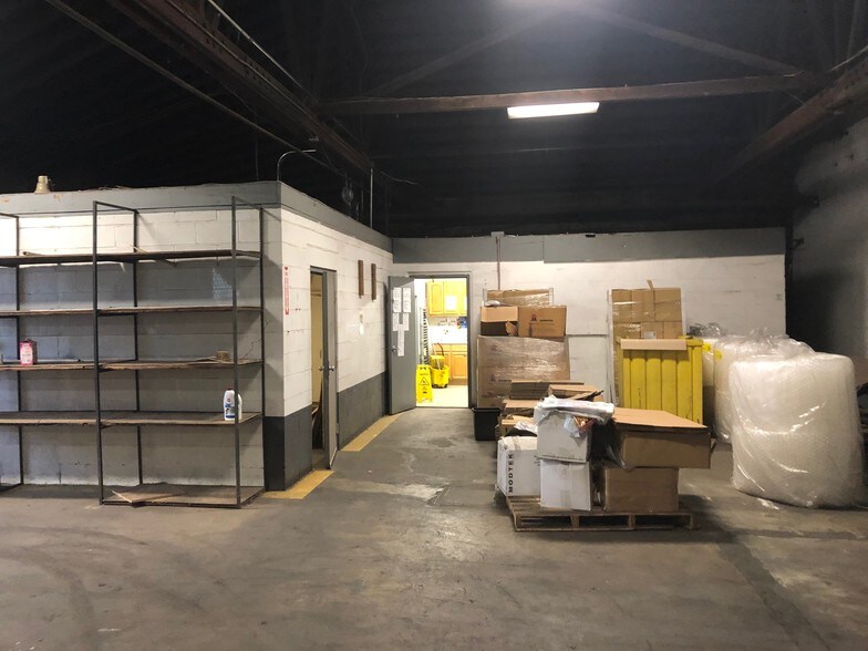 More Photos Of 16-26 Esther St, Newark Manufacturing For Lease