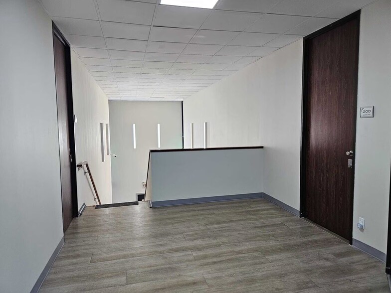 More Photos Of 800 Tully Rd, Houston Office For Sale