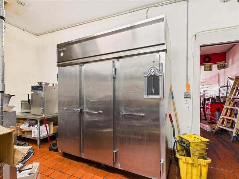 More Photos Of 1700 S Pahrump Valley Blvd, Pahrump Storefront For Sale