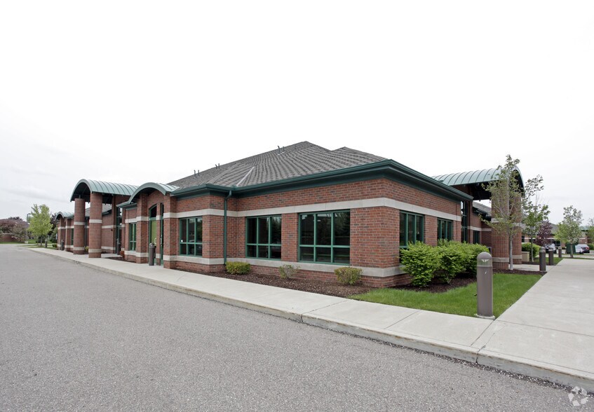 More Photos Of 48581-48625 Hayes Rd, Shelby Township Medical For Lease
