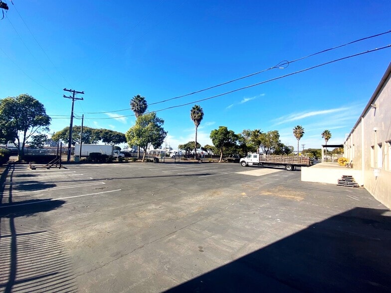 More Photos Of 1645 Tidelands Ave, National City Manufacturing For Lease