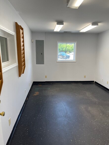 More Photos Of 1478 HWY 17 North, Mt Pleasant, SC 29464, Mount Pleasant Auto Repair For Lease