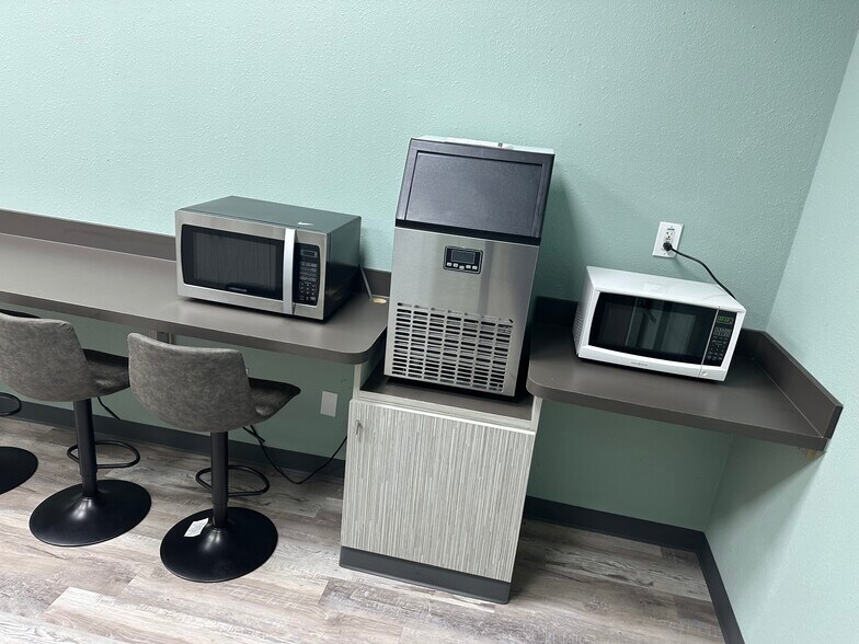 More Photos Of 1661 Eastchase Pkwy, Fort Worth Medical For Lease