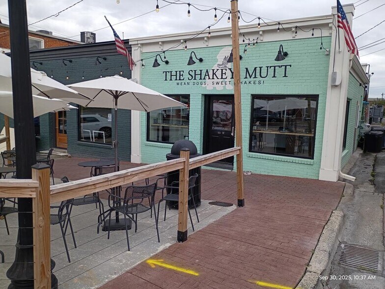 More Photos Of 110 E Market St, Chatsworth Flex For Sale