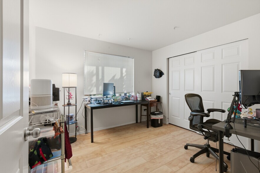 More Photos Of 13310 Greenwood Ave N, Seattle Apartments For Sale
