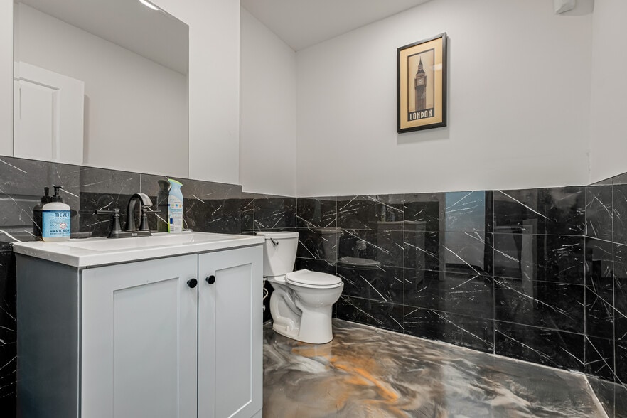 More Photos Of 162-20 77th Rd, Flushing Light Manufacturing For Sale