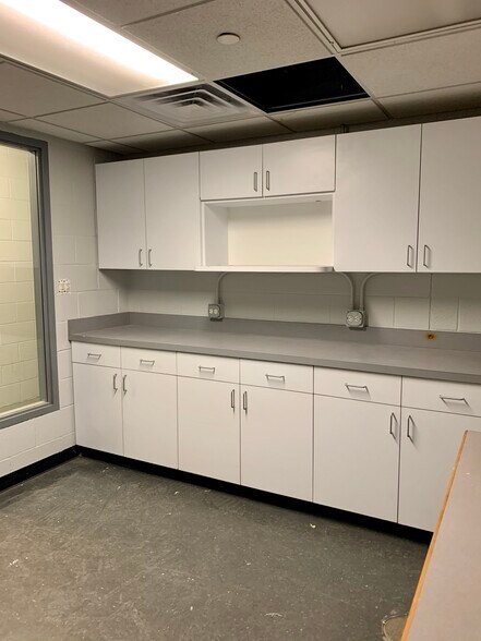 More Photos Of 855 E Grand Ave, Lake Villa Auto Dealership For Lease