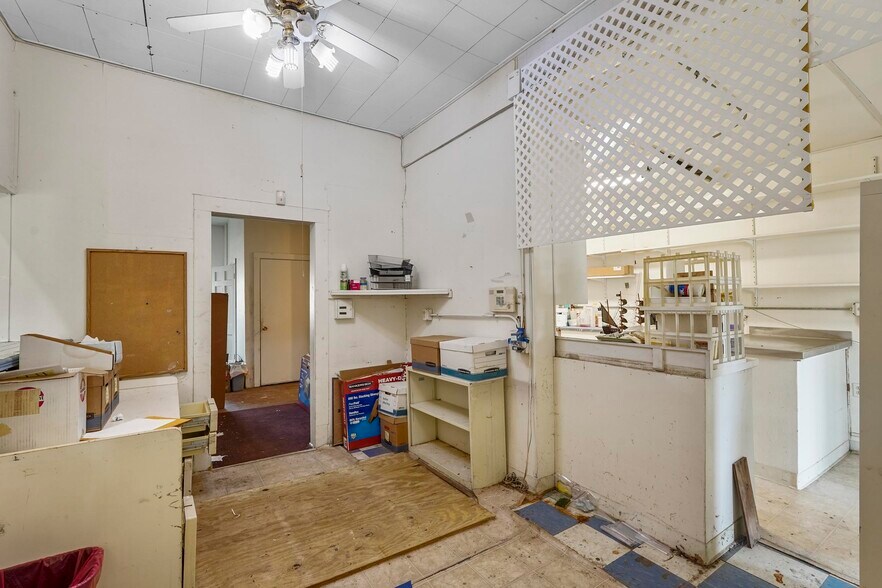 More Photos Of 505 S Washington St, Kaufman Storefront Retail Office For Sale