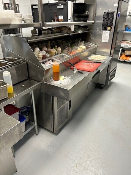 More Photos Of 1671 Hoffman Rd, Green Bay Storefront For Lease