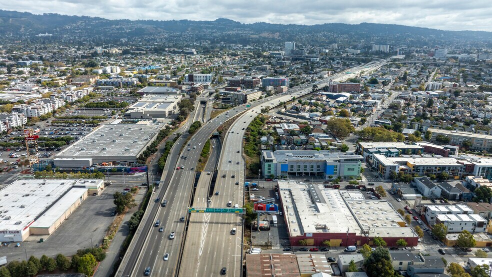 More Photos Of 3421 Hollis St, Oakland Warehouse For Sale