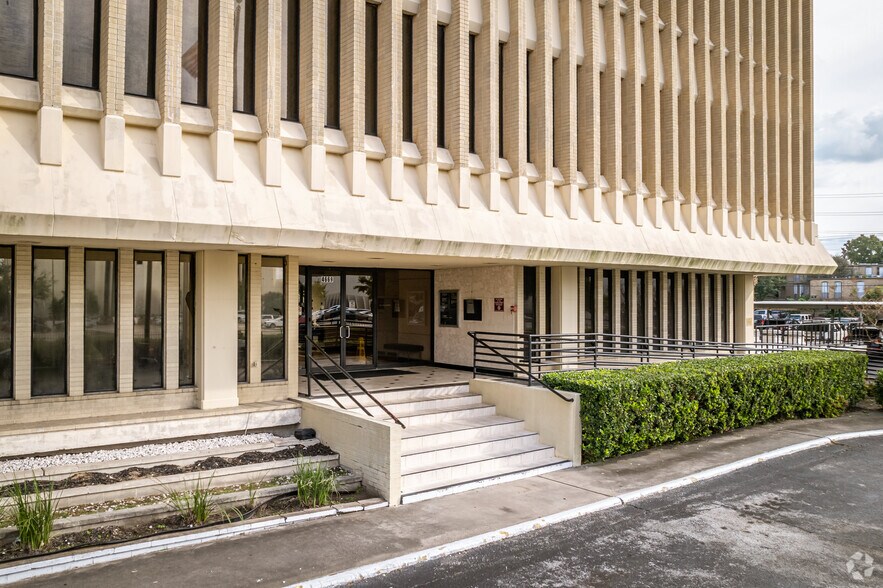 More Photos Of 4669 Southwest Fwy, Houston Office For Lease