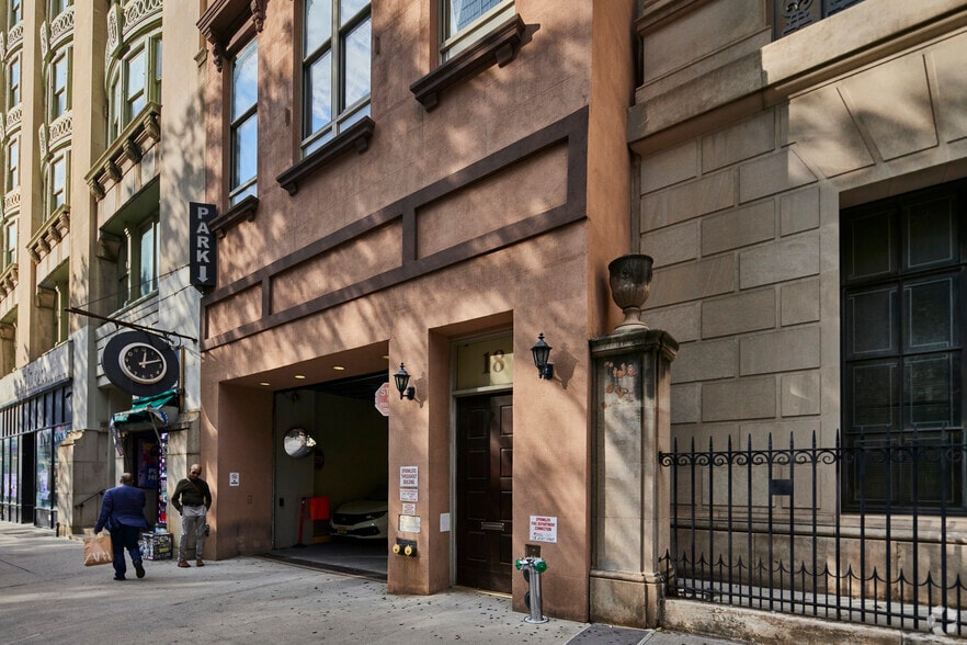 More Photos Of 18 Vesey St, New York Loft Creative Space For Sale