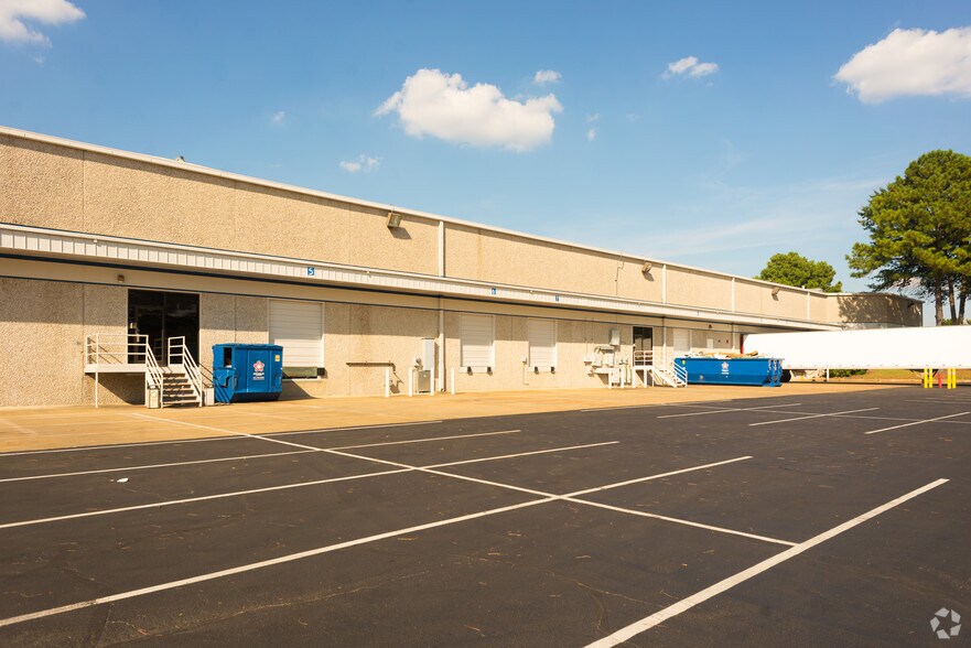 More Photos Of 3605 Knight Rd, Memphis Distribution For Lease