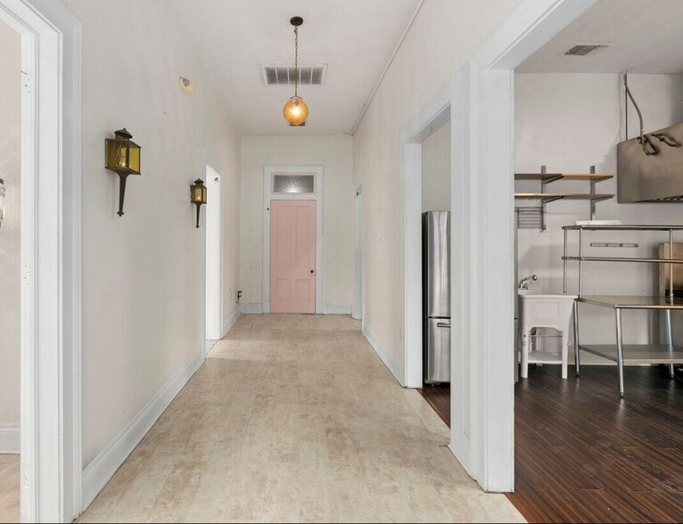 More Photos Of 1012 N Flores St, San Antonio General Retail For Sale