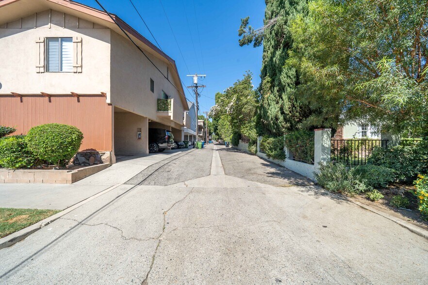 More Photos Of 14205 Burbank Blvd, Sherman Oaks Apartments For Sale
